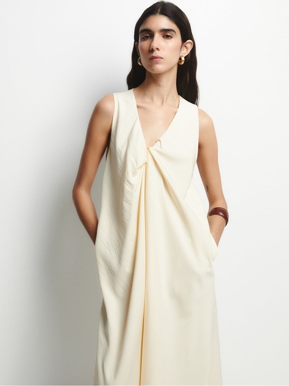 The Nkc Store Sleeveless V-Neck Satin Twist Midi Dress Cream One Size — image 3 of 8
